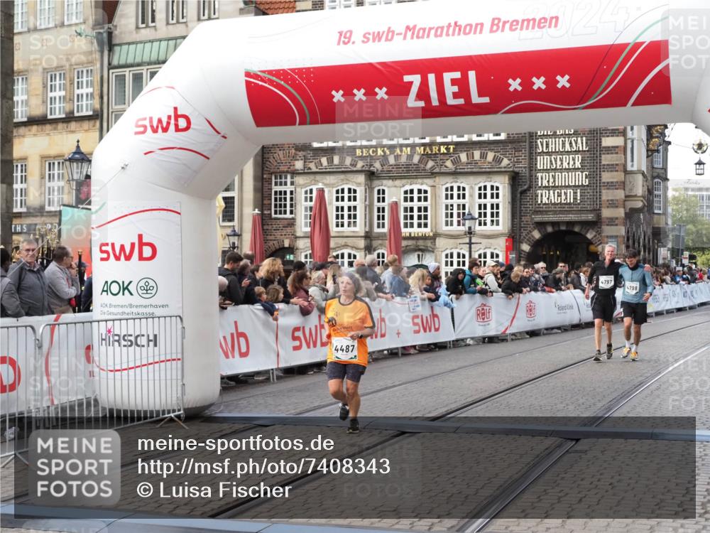06.10.2024 - 19. swb-Marathon Bremen Luisa Fischer http://msf.ph/oto/7408343 06.10.2024 14:10:12 Ziel 4487, 4787, 4797, 4798 meine-sportfotos.de