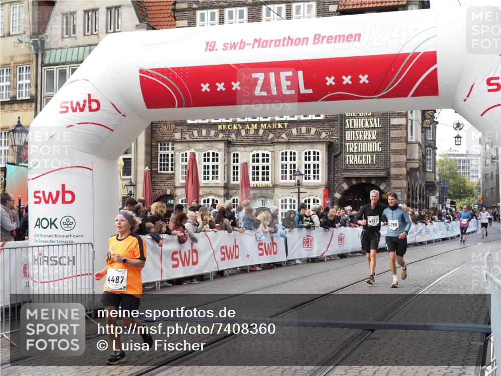 06.10.2024 - 19. swb-Marathon Bremen Luisa Fischer http://msf.ph/oto/7408360 06.10.2024 14:10:13 Ziel 4487, 4787, 4797, 4798 meine-sportfotos.de