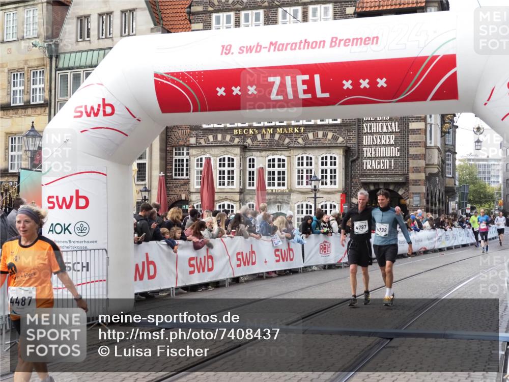 06.10.2024 - 19. swb-Marathon Bremen Luisa Fischer http://msf.ph/oto/7408437 06.10.2024 14:10:14 Ziel 4487, 4797, 4798 meine-sportfotos.de