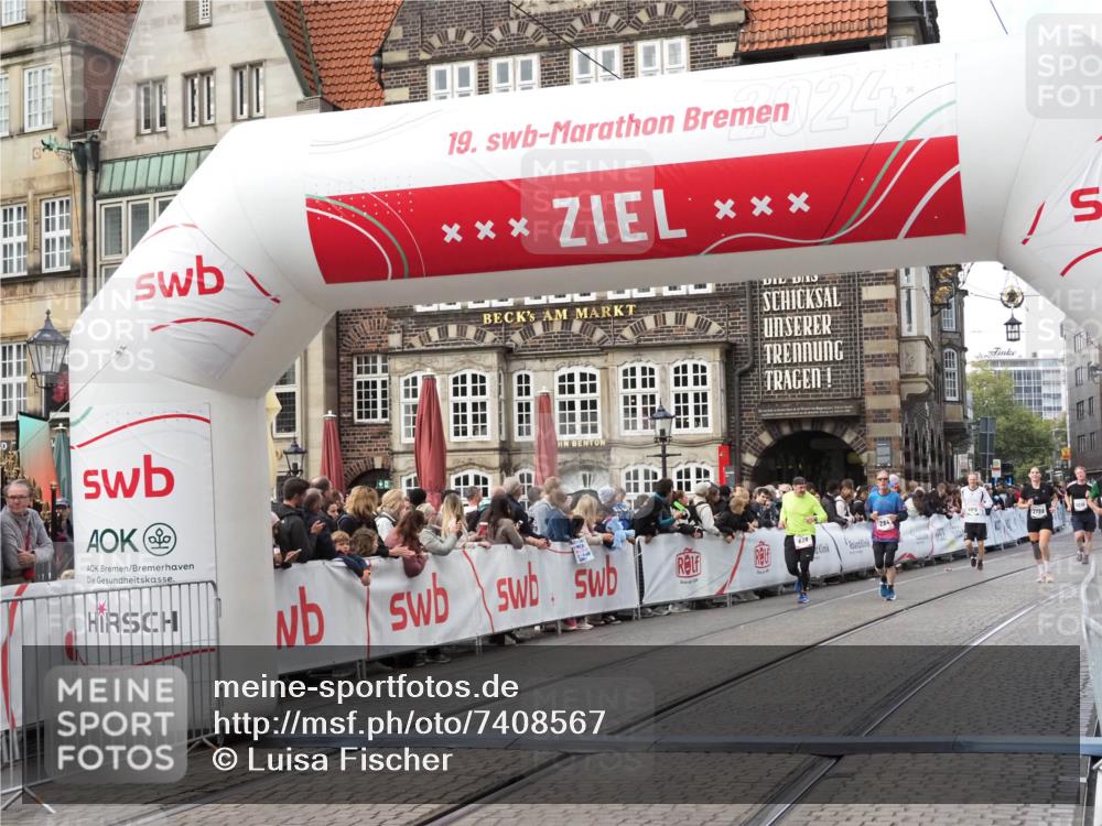 06.10.2024 - 19. swb-Marathon Bremen Luisa Fischer http://msf.ph/oto/7408567 06.10.2024 14:10:19 Ziel 679, 4797, 4798 meine-sportfotos.de