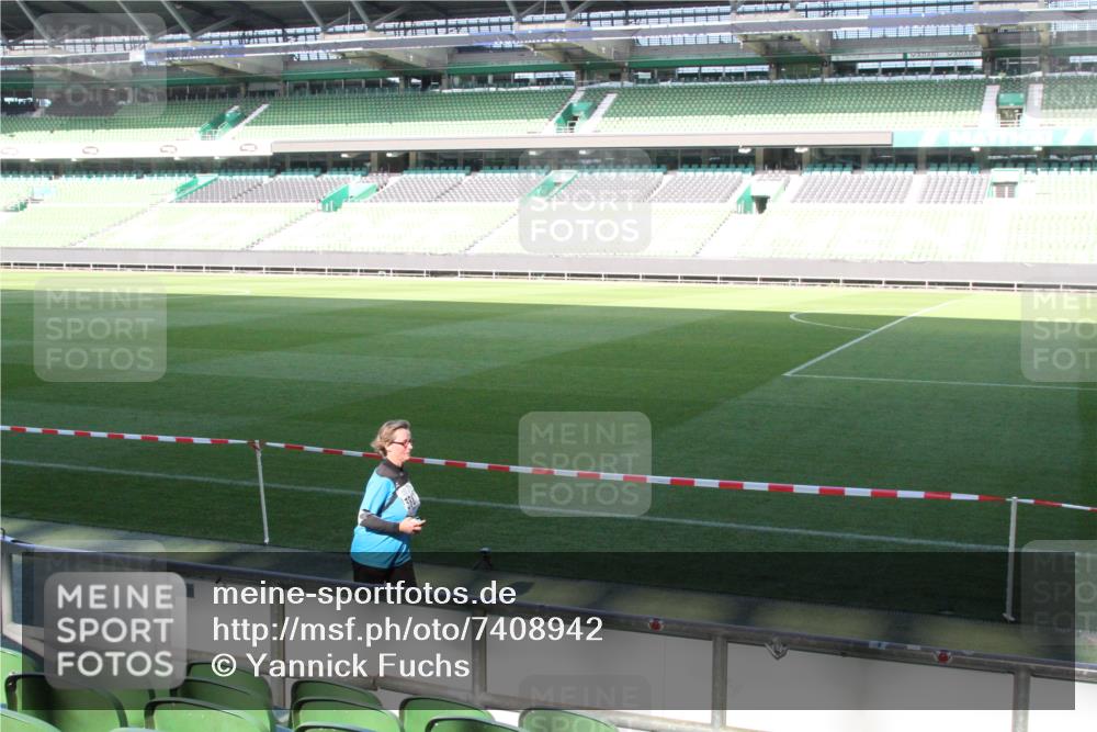 06.10.2024 - 19. swb-Marathon Bremen Yannick Fuchs http://msf.ph/oto/7408942 06.10.2024 13:55:17 Laufen im Stadion 215, 1234, 1368, 2702, 2836, 3867, 3935, 4552, 6063 meine-sportfotos.de