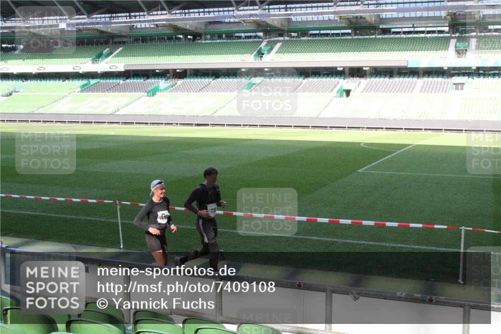 06.10.2024 - 19. swb-Marathon Bremen Yannick Fuchs http://msf.ph/oto/7409108 06.10.2024 13:56:43 Laufen im Stadion 589, 703, 778, 1256, 1277, 1512, 1606, 2423, 3163, 4076, 4990 meine-sportfotos.de