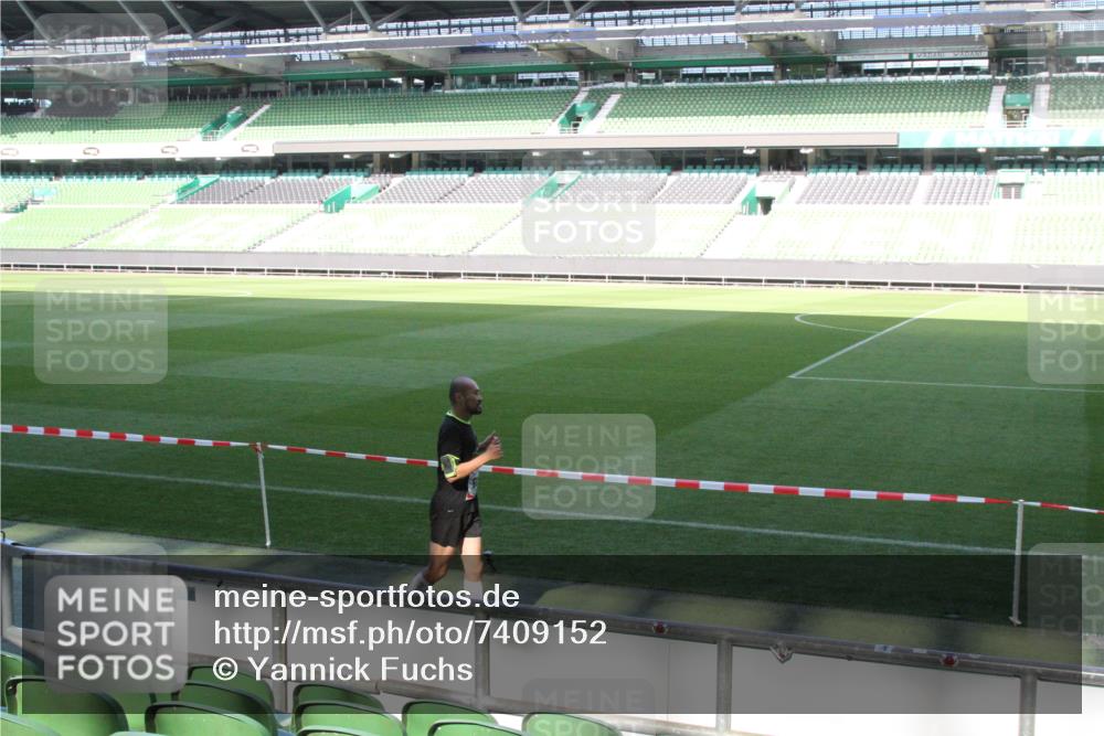06.10.2024 - 19. swb-Marathon Bremen Yannick Fuchs http://msf.ph/oto/7409152 06.10.2024 13:56:49 Laufen im Stadion 535, 589, 703, 778, 1256, 1277, 1512, 1606, 3163, 4076, 4990 meine-sportfotos.de