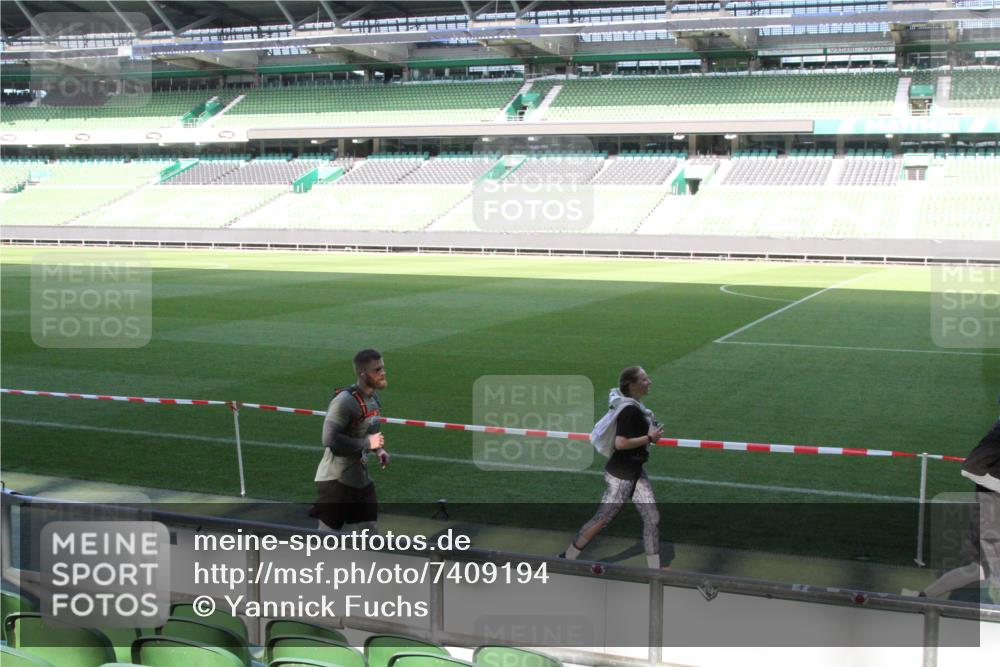 06.10.2024 - 19. swb-Marathon Bremen Yannick Fuchs http://msf.ph/oto/7409194 06.10.2024 13:56:53 Laufen im Stadion 535, 589, 703, 778, 1256, 1277, 1512, 1606, 3163, 4990 meine-sportfotos.de
