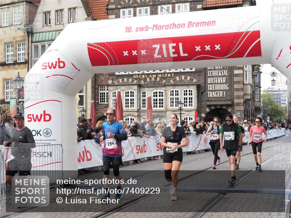 06.10.2024 - 19. swb-Marathon Bremen Luisa Fischer http://msf.ph/oto/7409229 06.10.2024 14:10:27 Ziel 284, 679, 907, 1514, 2798, 5200, 5652, 6015, 6016, 6134 meine-sportfotos.de