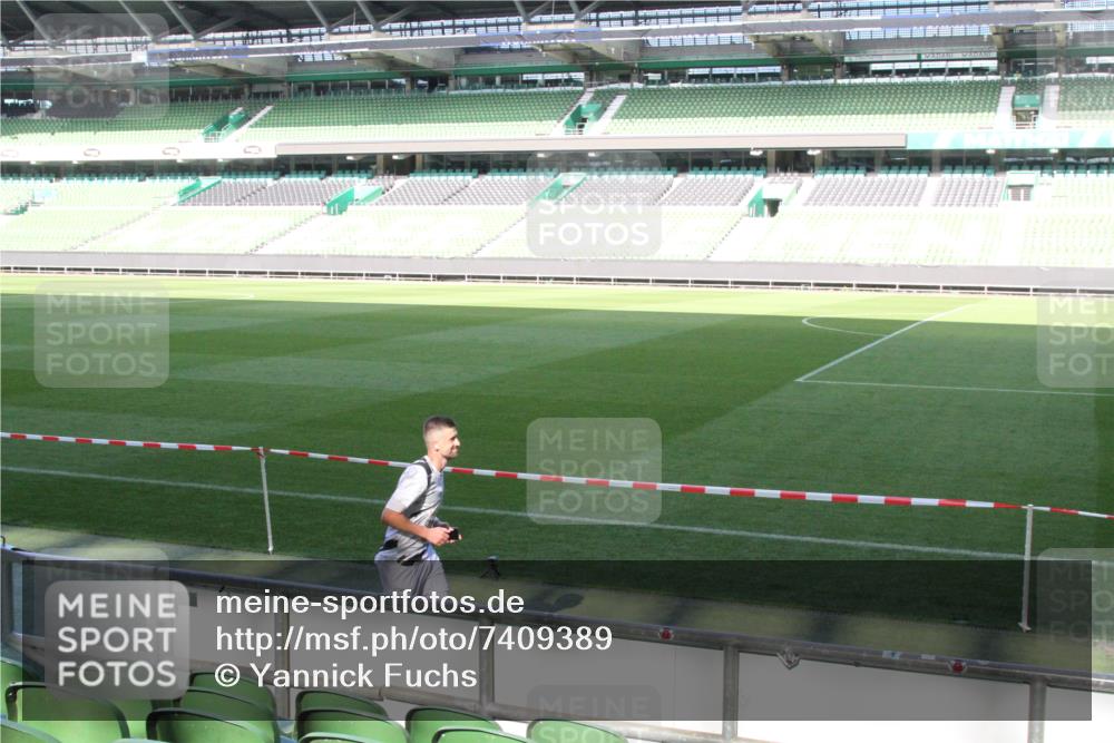 06.10.2024 - 19. swb-Marathon Bremen Yannick Fuchs http://msf.ph/oto/7409389 06.10.2024 13:57:47 Laufen im Stadion 535, 1105, 1189, 1270, 2863, 2960, 3049 meine-sportfotos.de