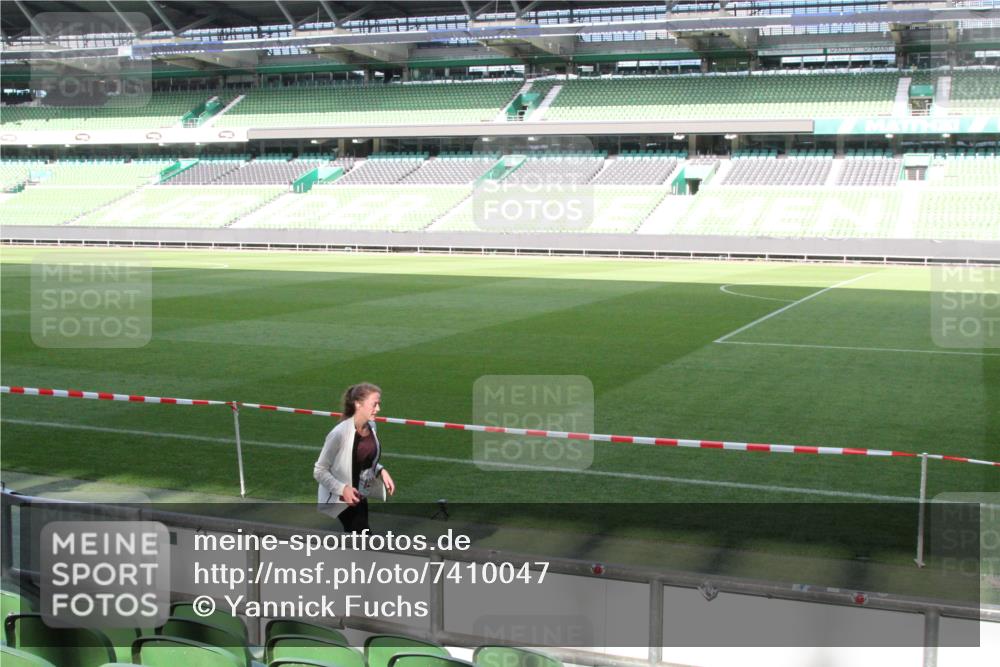 06.10.2024 - 19. swb-Marathon Bremen Yannick Fuchs http://msf.ph/oto/7410047 06.10.2024 14:02:24 Laufen im Stadion 824, 825, 875, 953, 964, 1169, 1467, 1480, 1579, 1582, 2969, 4575, 4971, 6604 meine-sportfotos.de