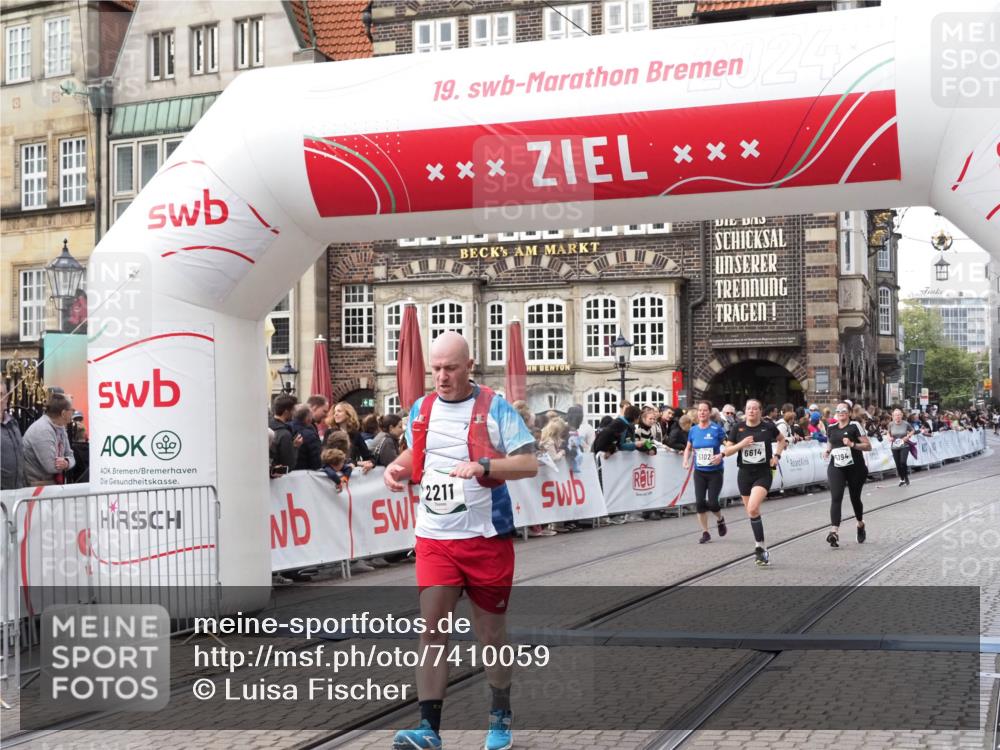 06.10.2024 - 19. swb-Marathon Bremen Luisa Fischer http://msf.ph/oto/7410059 06.10.2024 14:10:43 Ziel 2211, 5102, 5194, 5936, 6614 meine-sportfotos.de