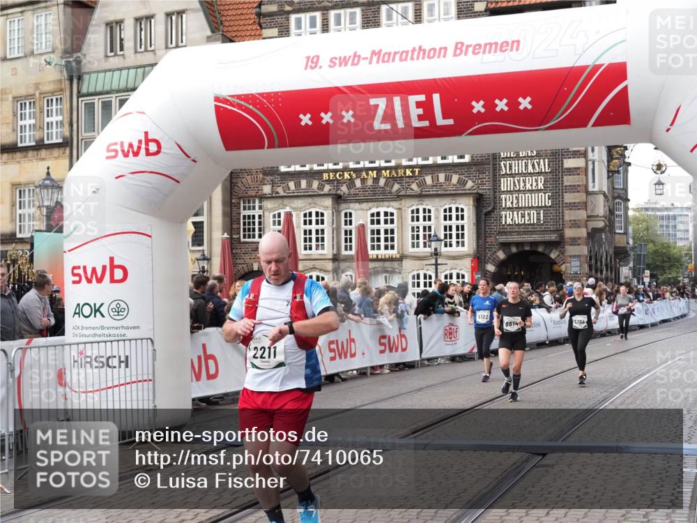 06.10.2024 - 19. swb-Marathon Bremen Luisa Fischer http://msf.ph/oto/7410065 06.10.2024 14:10:44 Ziel 2211, 5102, 5194, 5936, 6614 meine-sportfotos.de