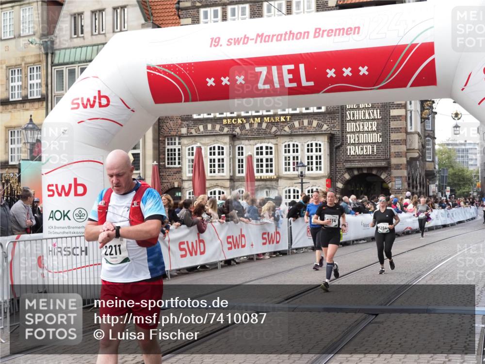 06.10.2024 - 19. swb-Marathon Bremen Luisa Fischer http://msf.ph/oto/7410087 06.10.2024 14:10:44 Ziel 2211, 5102, 5194, 5936, 6614 meine-sportfotos.de