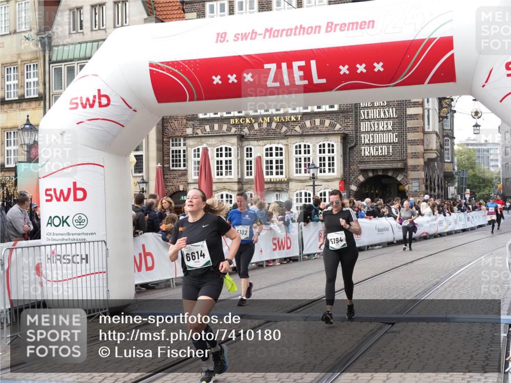 06.10.2024 - 19. swb-Marathon Bremen Luisa Fischer http://msf.ph/oto/7410180 06.10.2024 14:10:46 Ziel 455, 2211, 5102, 5194, 5931, 6614 meine-sportfotos.de