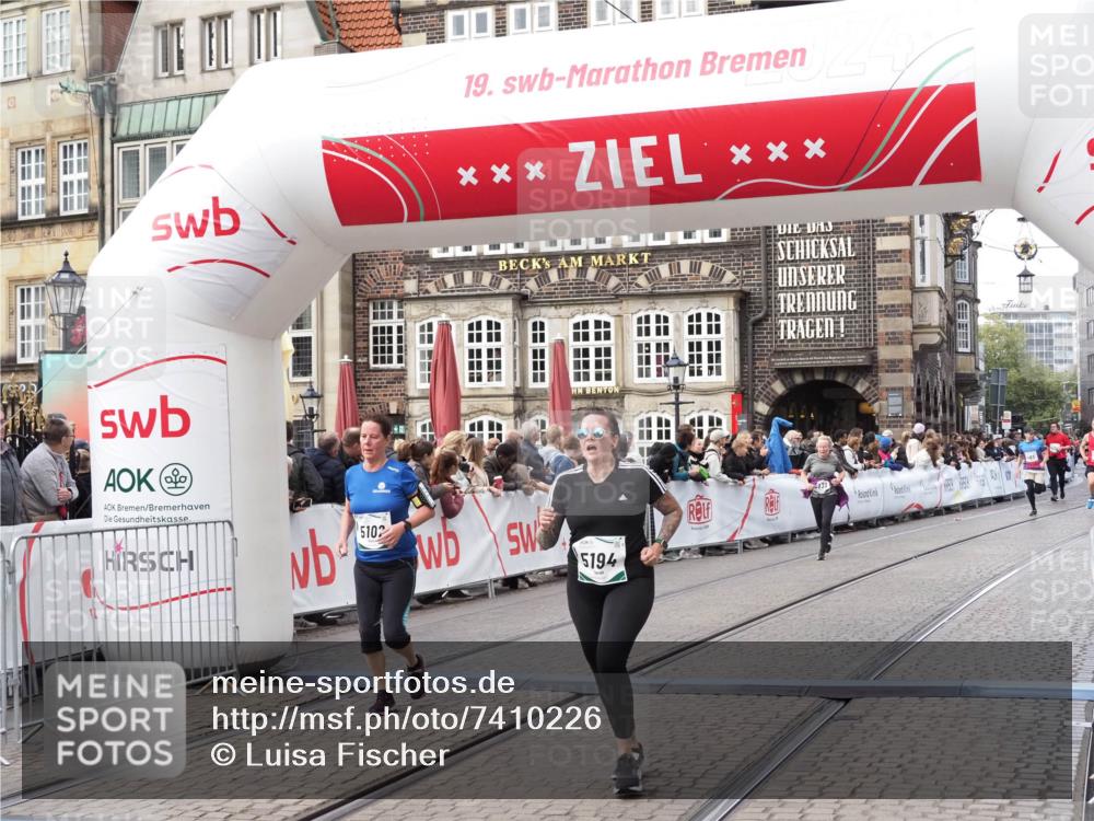 06.10.2024 - 19. swb-Marathon Bremen Luisa Fischer http://msf.ph/oto/7410226 06.10.2024 14:10:47 Ziel 455, 845, 2211, 5102, 5194, 5931, 6614 meine-sportfotos.de