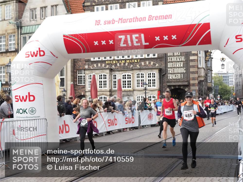 06.10.2024 - 19. swb-Marathon Bremen Luisa Fischer http://msf.ph/oto/7410559 06.10.2024 14:10:52 Ziel 455, 463, 845, 1458, 5102, 5194, 5931 meine-sportfotos.de