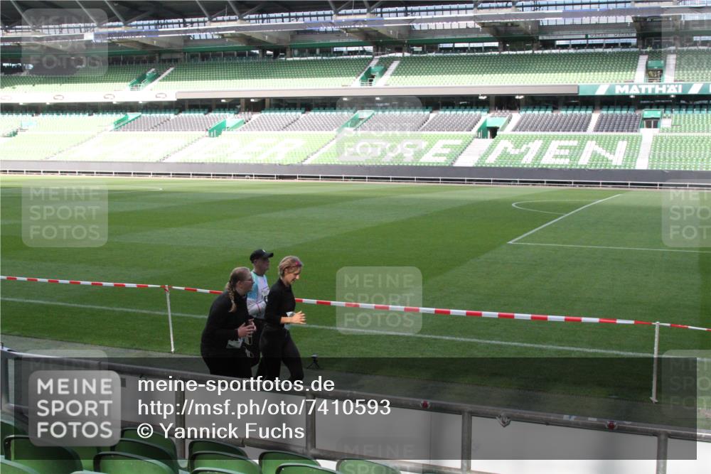 06.10.2024 - 19. swb-Marathon Bremen Yannick Fuchs http://msf.ph/oto/7410593 06.10.2024 14:03:30 Laufen im Stadion 387, 469, 568, 599, 698, 1200, 1547, 1649, 3247, 6721, 6795, 6888, 6920 meine-sportfotos.de