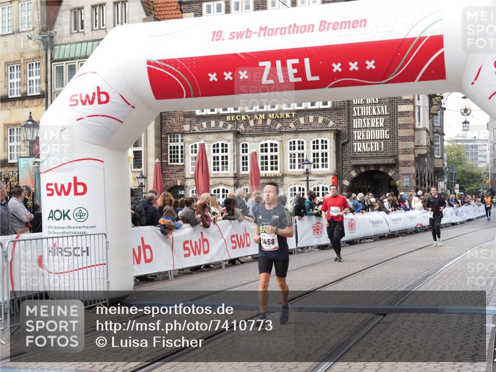 06.10.2024 - 19. swb-Marathon Bremen Luisa Fischer http://msf.ph/oto/7410773 06.10.2024 14:10:57 Ziel 455, 463, 787, 845, 1458, 4323, 5931 meine-sportfotos.de