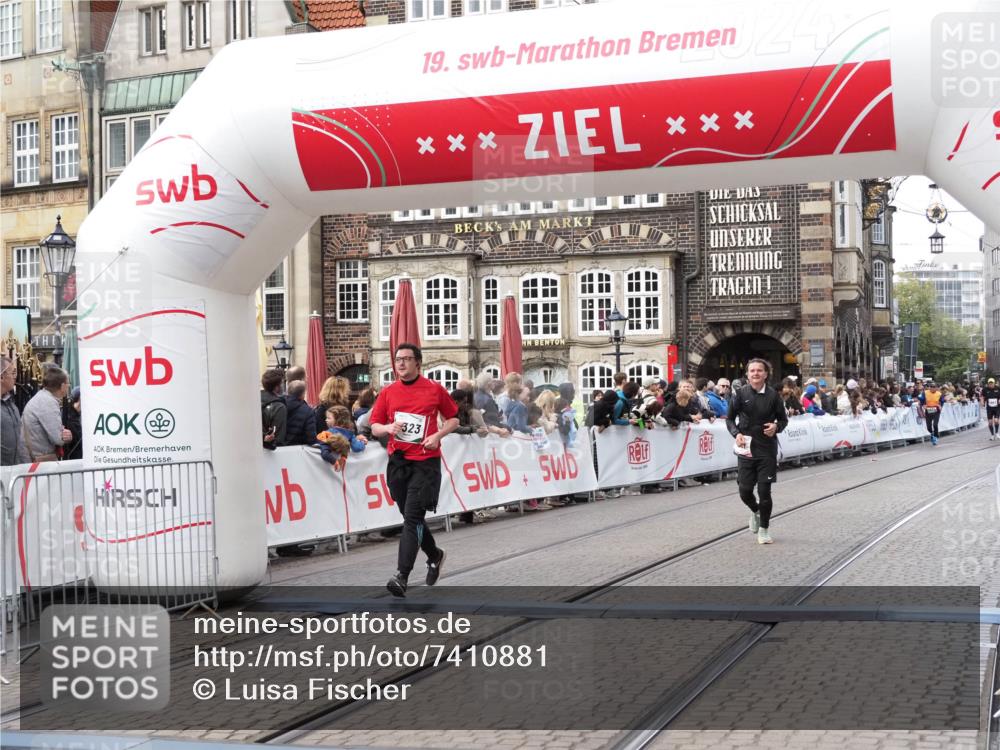 06.10.2024 - 19. swb-Marathon Bremen Luisa Fischer http://msf.ph/oto/7410881 06.10.2024 14:11:01 Ziel 787, 1458, 4323 meine-sportfotos.de