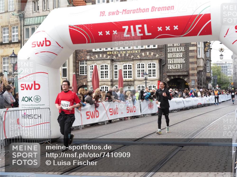 06.10.2024 - 19. swb-Marathon Bremen Luisa Fischer http://msf.ph/oto/7410909 06.10.2024 14:11:02 Ziel 787, 1458, 4323 meine-sportfotos.de