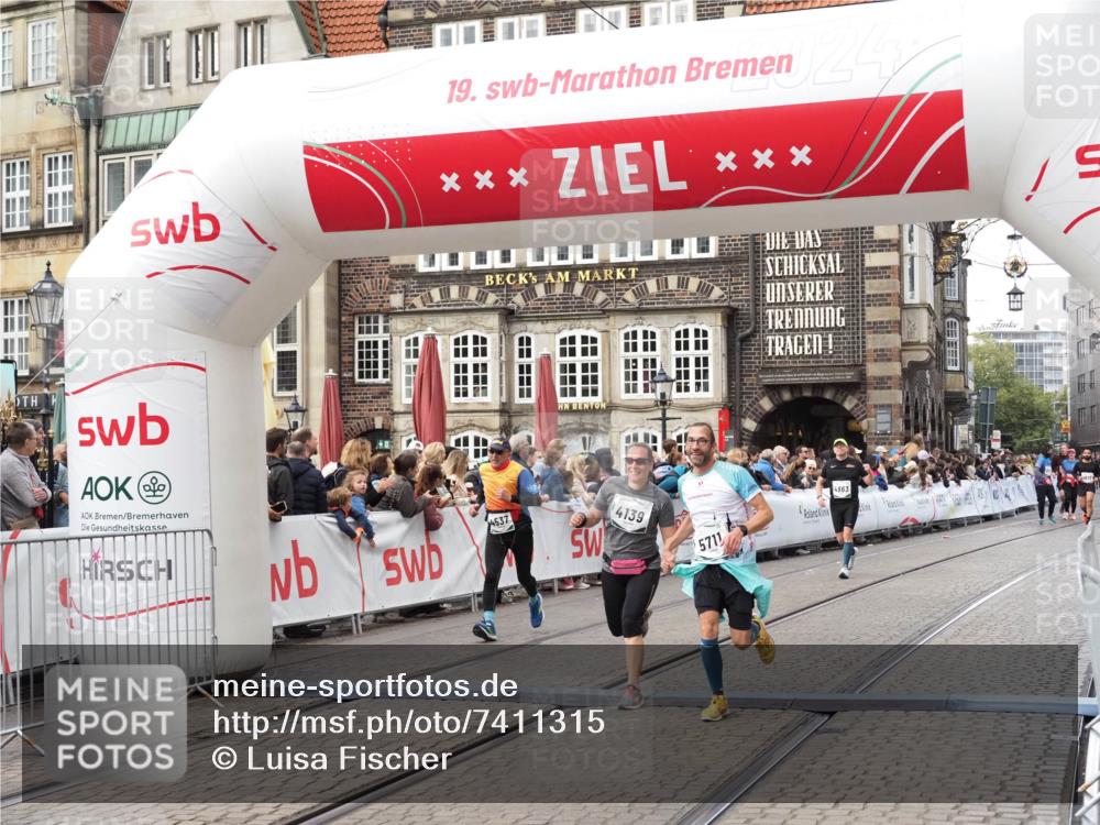 06.10.2024 - 19. swb-Marathon Bremen Luisa Fischer http://msf.ph/oto/7411315 06.10.2024 14:11:10 Ziel 4139, 4537, 4963, 5711 meine-sportfotos.de