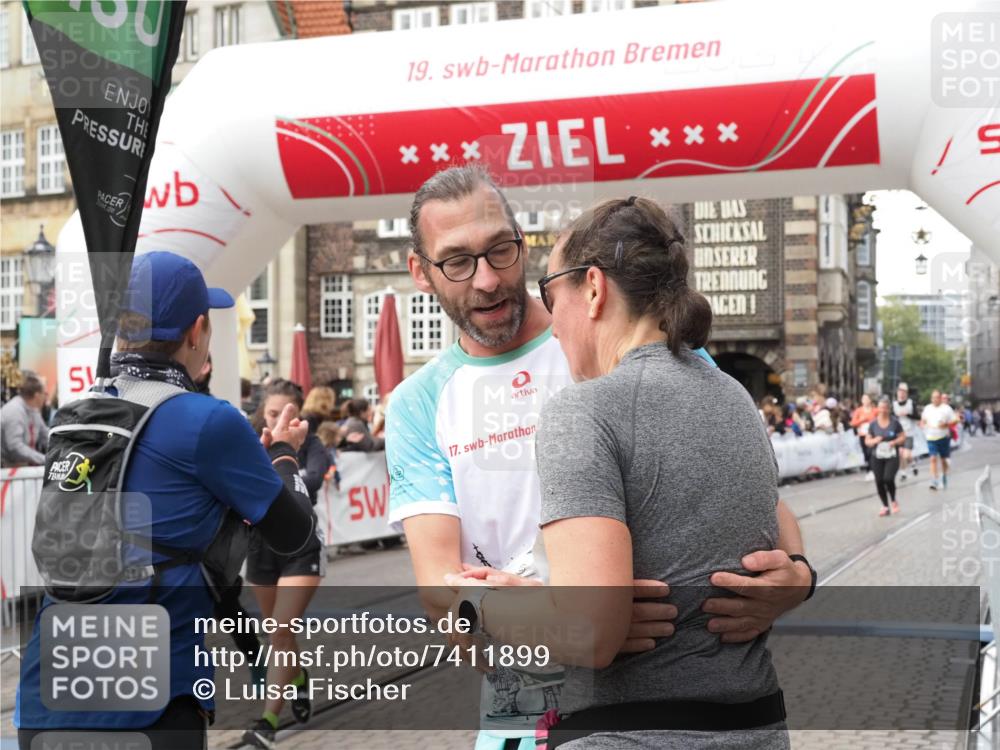 06.10.2024 - 19. swb-Marathon Bremen Luisa Fischer http://msf.ph/oto/7411899 06.10.2024 14:11:21 Ziel 1473, 1481, 1672, 4516, 4963, 6356, 6624 meine-sportfotos.de