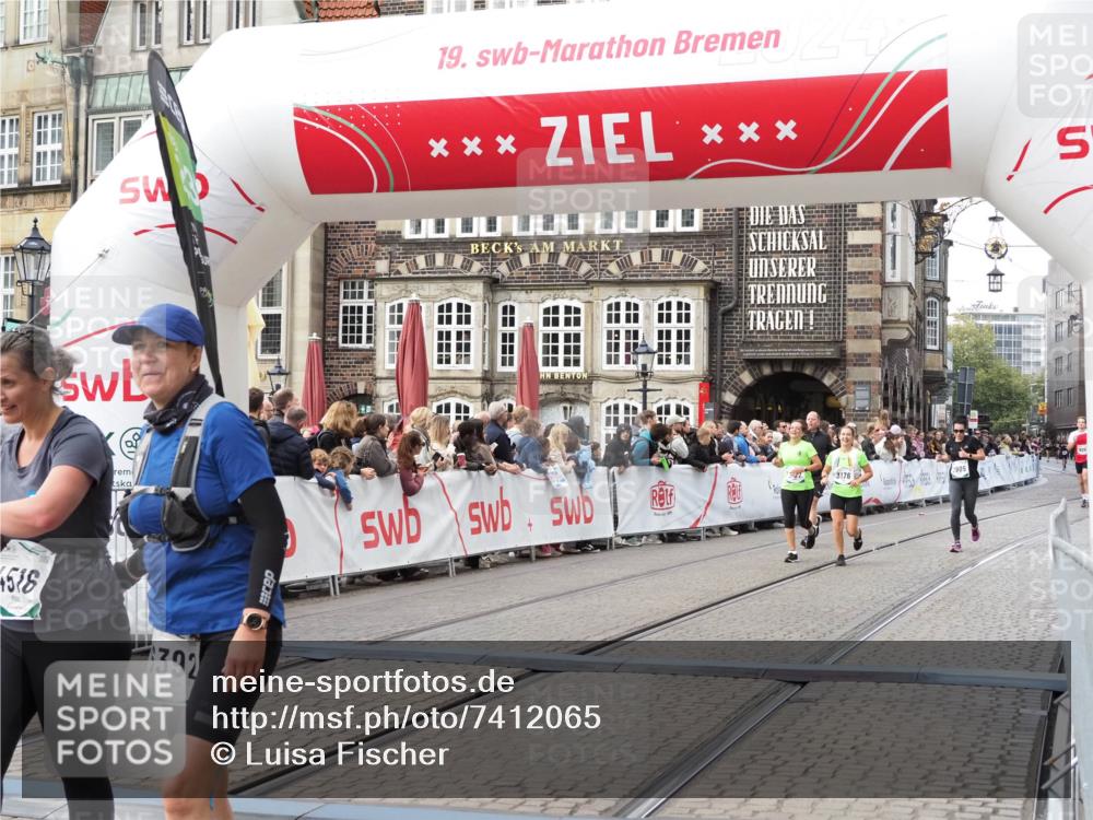 06.10.2024 - 19. swb-Marathon Bremen Luisa Fischer http://msf.ph/oto/7412065 06.10.2024 14:11:37 Ziel 1461, 2905, 3176, 3177, 4450, 5472 meine-sportfotos.de