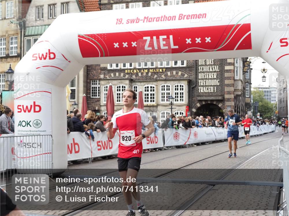 06.10.2024 - 19. swb-Marathon Bremen Luisa Fischer http://msf.ph/oto/7413341 06.10.2024 14:11:46 Ziel 920, 2905, 2924, 3176, 3177, 4450, 5472 meine-sportfotos.de