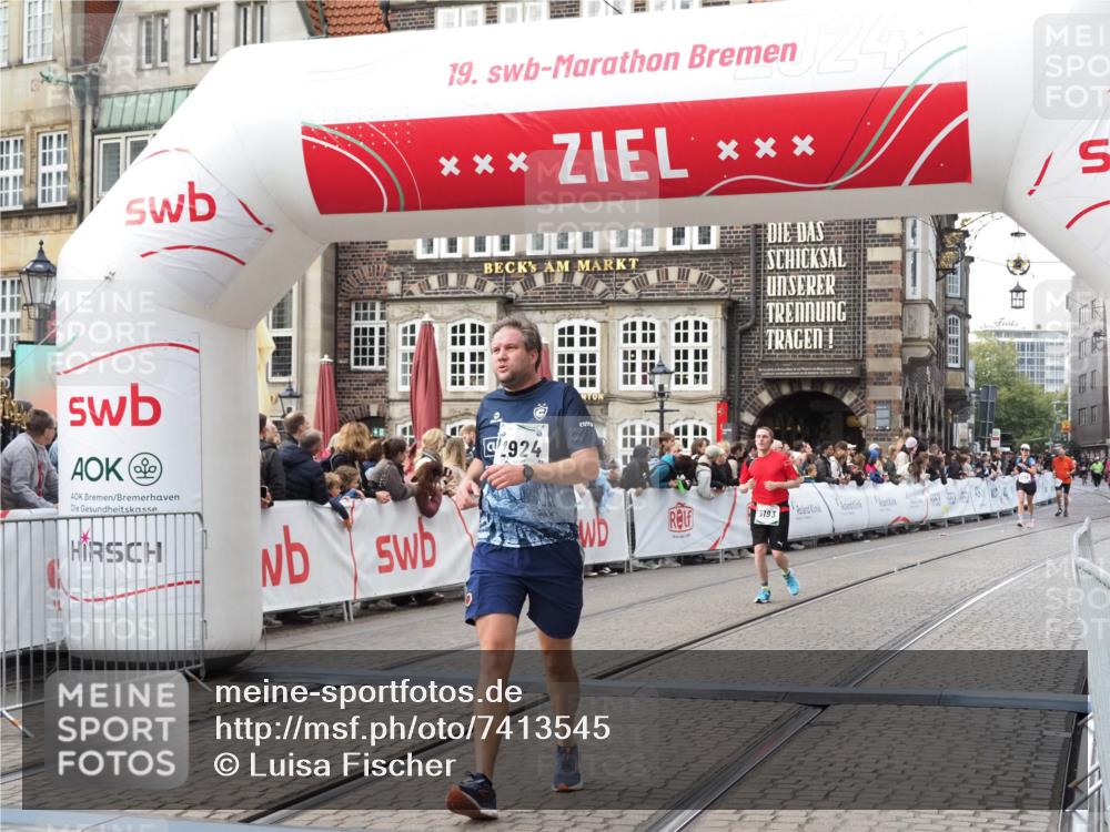 06.10.2024 - 19. swb-Marathon Bremen Luisa Fischer http://msf.ph/oto/7413545 06.10.2024 14:11:51 Ziel 920, 2924, 5193 meine-sportfotos.de
