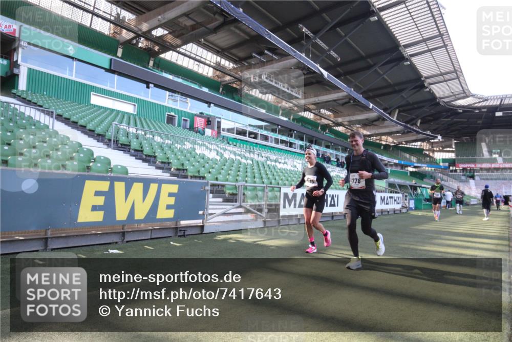 06.10.2024 - 19. swb-Marathon Bremen Yannick Fuchs http://msf.ph/oto/7417643 06.10.2024 13:56:38 Laufen im Stadion 589, 703, 778, 1256, 1277, 1512, 1606, 3163, 4990 meine-sportfotos.de