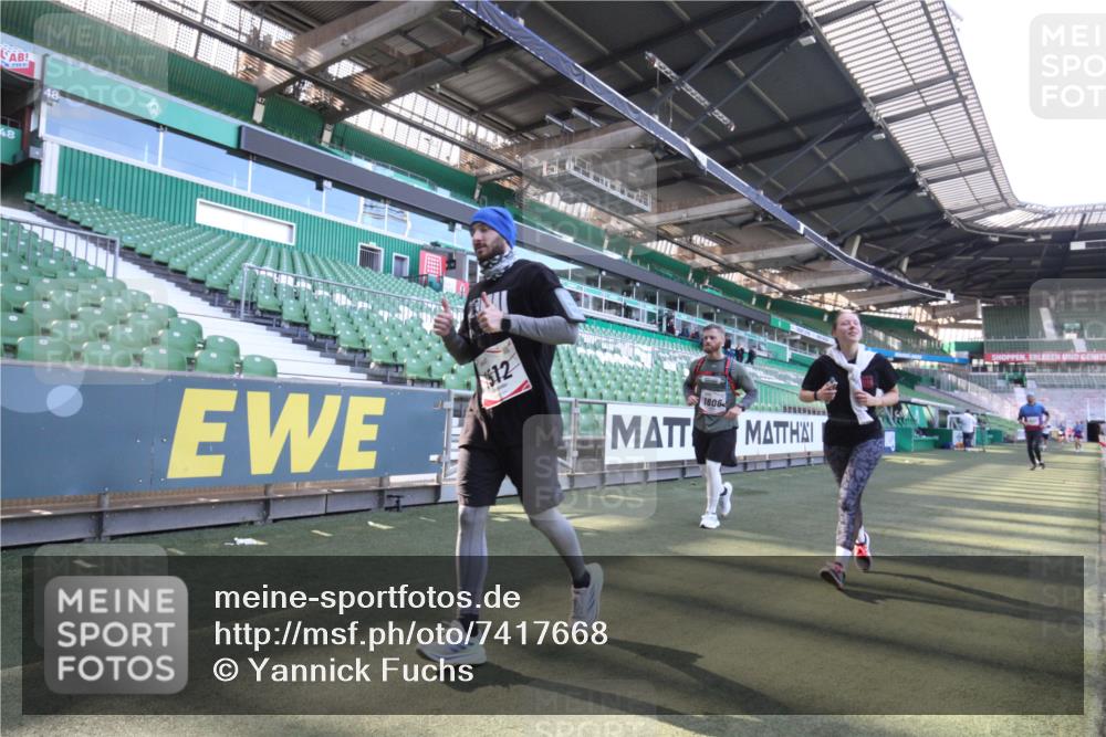 06.10.2024 - 19. swb-Marathon Bremen Yannick Fuchs http://msf.ph/oto/7417668 06.10.2024 13:56:48 Laufen im Stadion 535, 703, 778, 1256, 1277, 1512, 1606, 3163, 4990 meine-sportfotos.de