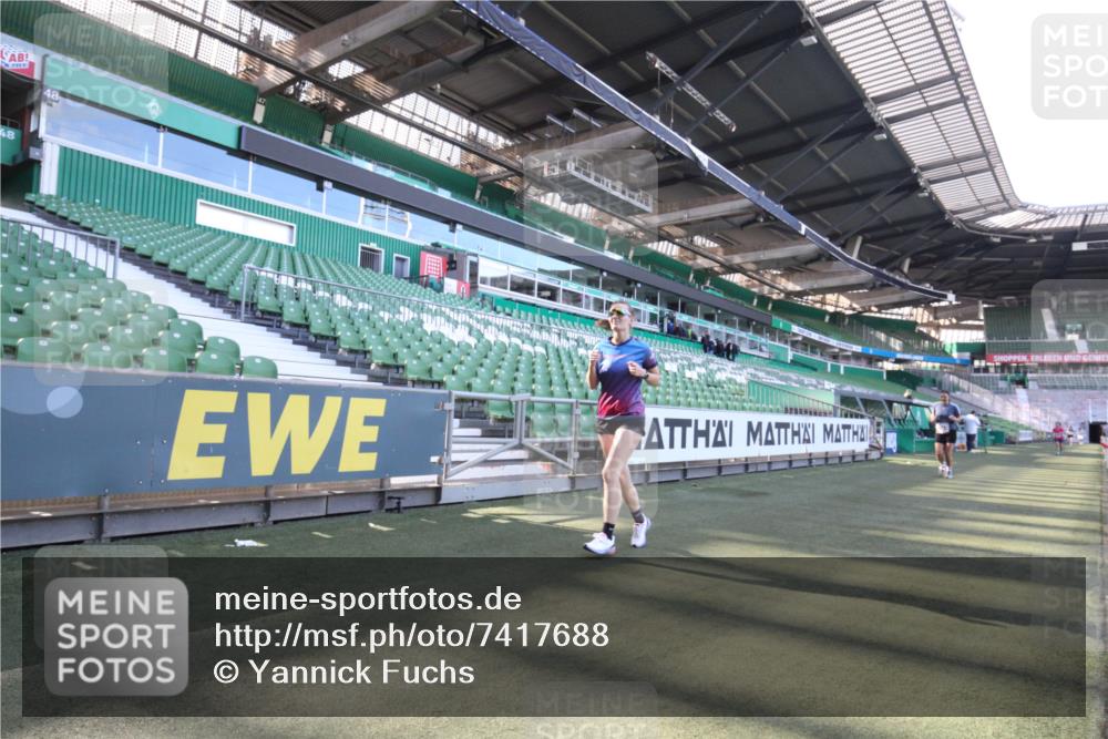 06.10.2024 - 19. swb-Marathon Bremen Yannick Fuchs http://msf.ph/oto/7417688 06.10.2024 13:57:09 Laufen im Stadion 535, 1256, 1270, 2960, 4990 meine-sportfotos.de
