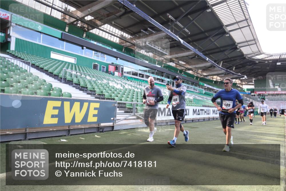 06.10.2024 - 19. swb-Marathon Bremen Yannick Fuchs http://msf.ph/oto/7418181 06.10.2024 14:03:06 Laufen im Stadion 387, 469, 568, 599, 698, 1200, 1547, 1649, 3247, 6721, 6795, 6888 meine-sportfotos.de
