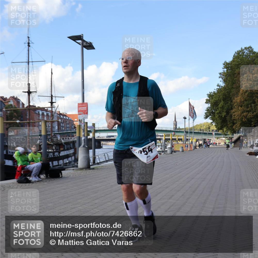 06.10.2024 - 19. swb-Marathon Bremen Matties Gatica Varas http://msf.ph/oto/7426862 06.10.2024 13:54:48 Laufen 54 meine-sportfotos.de