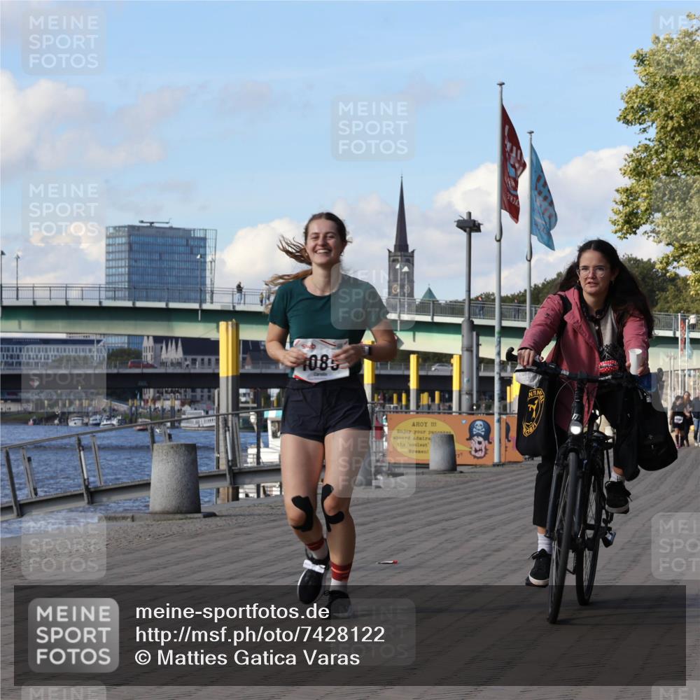 06.10.2024 - 19. swb-Marathon Bremen Matties Gatica Varas http://msf.ph/oto/7428122 06.10.2024 13:59:36 Laufen 1085, 087 meine-sportfotos.de