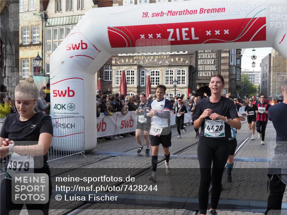 06.10.2024 - 19. swb-Marathon Bremen Luisa Fischer http://msf.ph/oto/7428244 06.10.2024 13:54:28 Ziel 118, 1437, 1544, 2143, 2391, 2482, 2989, 3219, 3400, 3433, 3979, 4428, 4464, 5022, 5109, 5186, 5395, 5947 meine-sportfotos.de