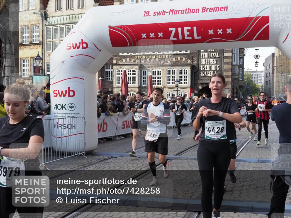 06.10.2024 - 19. swb-Marathon Bremen Luisa Fischer http://msf.ph/oto/7428258 06.10.2024 13:54:29 Ziel 118, 1437, 1544, 2086, 2143, 2391, 2482, 2989, 3219, 3400, 3433, 3979, 4428, 4464, 5022, 5109, 5186, 5395, 5947 meine-sportfotos.de