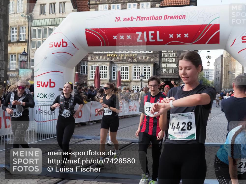 06.10.2024 - 19. swb-Marathon Bremen Luisa Fischer http://msf.ph/oto/7428580 06.10.2024 13:54:32 Ziel 1437, 1544, 2086, 2143, 2482, 2989, 3219, 3400, 3413, 3433, 4428, 4464, 5022, 5109, 5395, 5942, 5943, 5947, 6999 meine-sportfotos.de