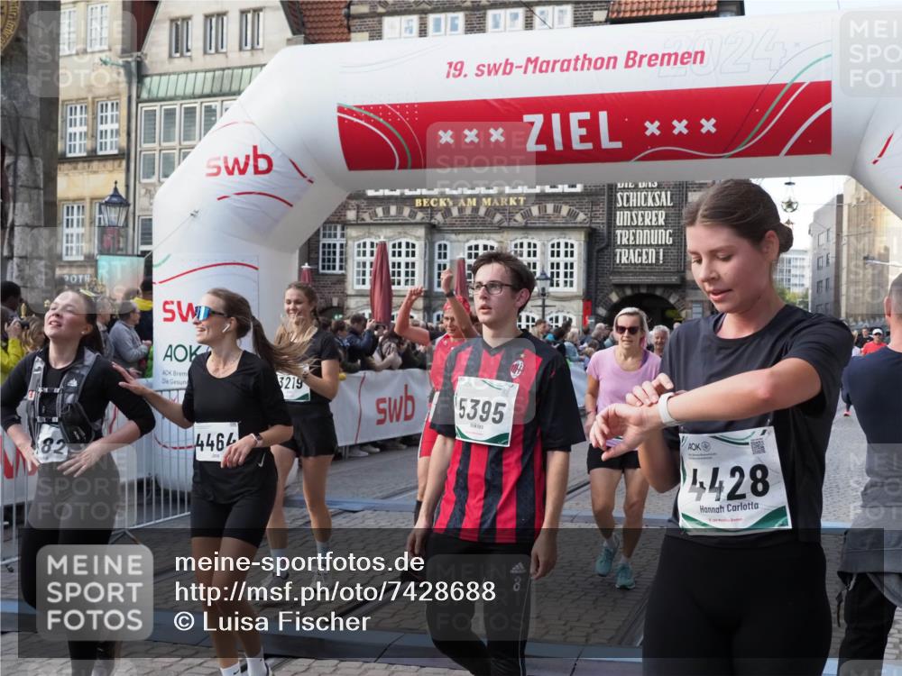 06.10.2024 - 19. swb-Marathon Bremen Luisa Fischer http://msf.ph/oto/7428688 06.10.2024 13:54:33 Ziel 1437, 1544, 2086, 2143, 2482, 2989, 3219, 3400, 3413, 3433, 4464, 5022, 5109, 5395, 5942, 5943, 5947, 6999 meine-sportfotos.de