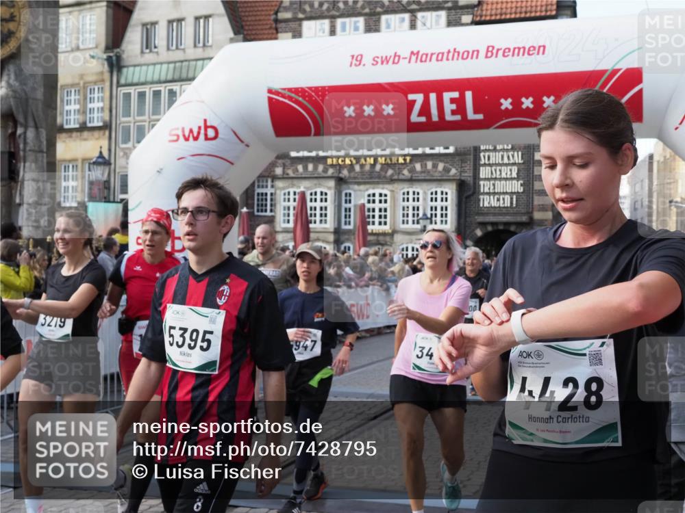 06.10.2024 - 19. swb-Marathon Bremen Luisa Fischer http://msf.ph/oto/7428795 06.10.2024 13:54:34 Ziel 1437, 1544, 2086, 2482, 2989, 3219, 3400, 3413, 3433, 4464, 5022, 5109, 5150, 5395, 5942, 5943, 5947, 6999 meine-sportfotos.de