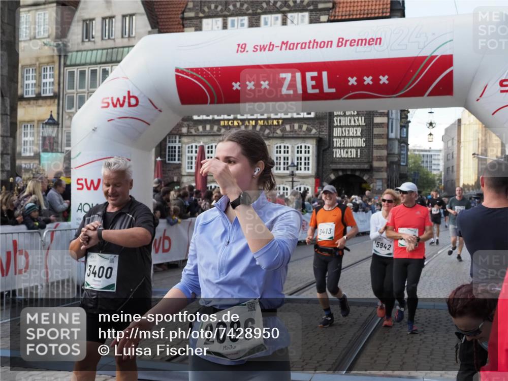 06.10.2024 - 19. swb-Marathon Bremen Luisa Fischer http://msf.ph/oto/7428950 06.10.2024 13:54:38 Ziel 1544, 1596, 1627, 1628, 2086, 3219, 3400, 3413, 3971, 5109, 5150, 5942, 5943, 6999 meine-sportfotos.de