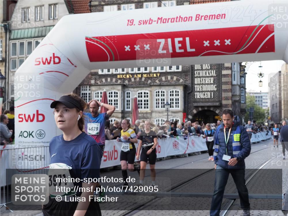 06.10.2024 - 19. swb-Marathon Bremen Luisa Fischer http://msf.ph/oto/7429095 06.10.2024 13:54:50 Ziel 2101, 2986, 3971, 4629, 4632, 5353, 6165 meine-sportfotos.de