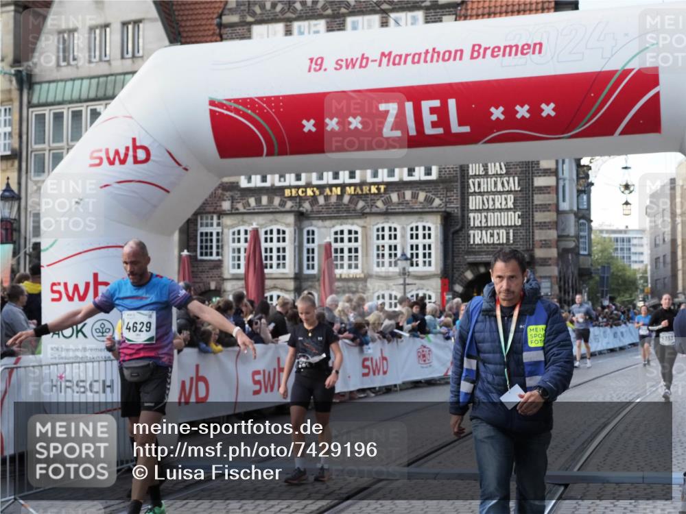 06.10.2024 - 19. swb-Marathon Bremen Luisa Fischer http://msf.ph/oto/7429196 06.10.2024 13:54:51 Ziel 2101, 2986, 3272, 3308, 4629, 4632, 5353, 6165 meine-sportfotos.de