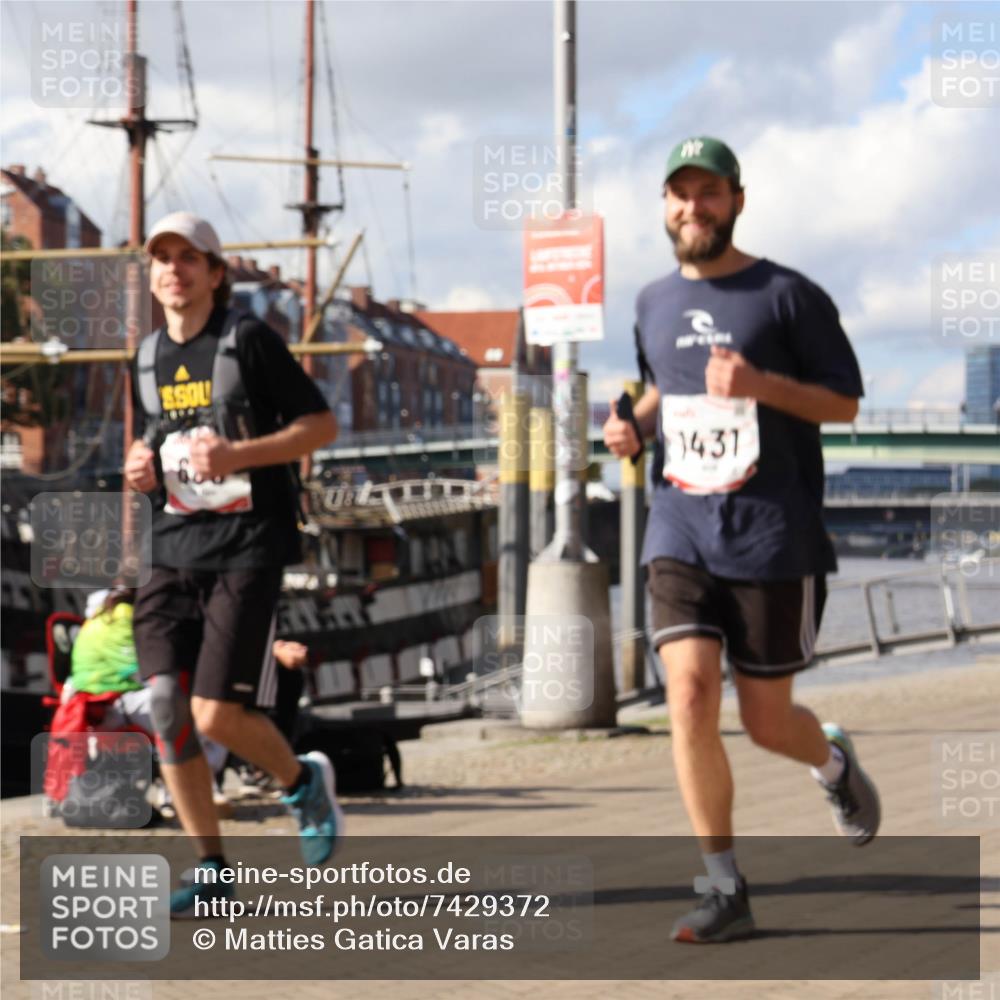 06.10.2024 - 19. swb-Marathon Bremen Matties Gatica Varas http://msf.ph/oto/7429372 06.10.2024 14:03:40 Laufen 1431 meine-sportfotos.de