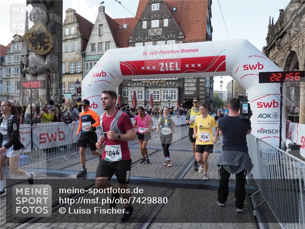 06.10.2024 - 19. swb-Marathon Bremen Luisa Fischer http://msf.ph/oto/7429880 06.10.2024 13:55:05 Ziel 693, 834, 1374, 2384, 2649, 3040, 3551, 3823, 4277, 5044, 5507, 6130 meine-sportfotos.de