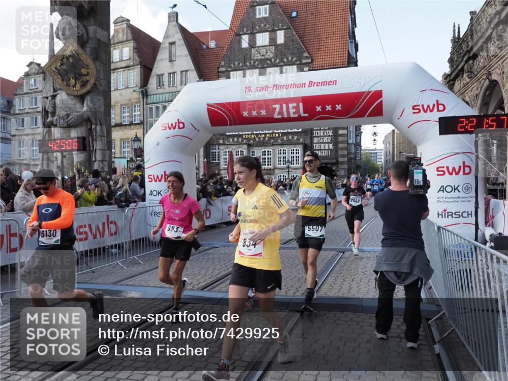 06.10.2024 - 19. swb-Marathon Bremen Luisa Fischer http://msf.ph/oto/7429925 06.10.2024 13:55:06 Ziel 693, 834, 1374, 2384, 2649, 3040, 3551, 3575, 3823, 4277, 5044, 5507, 6130 meine-sportfotos.de