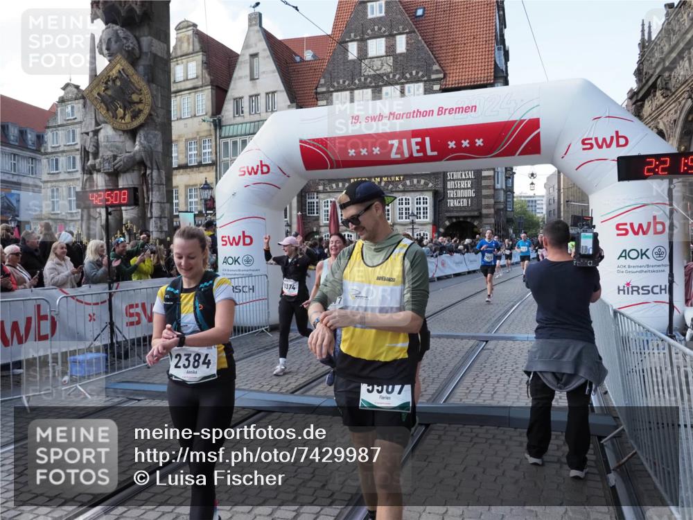 06.10.2024 - 19. swb-Marathon Bremen Luisa Fischer http://msf.ph/oto/7429987 06.10.2024 13:55:08 Ziel 424, 693, 834, 1374, 2384, 2649, 3040, 3504, 3551, 3575, 3823, 4277, 5044, 5418, 5507, 5535, 6130, 6556 meine-sportfotos.de