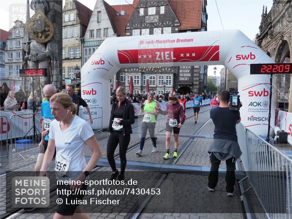 06.10.2024 - 19. swb-Marathon Bremen Luisa Fischer http://msf.ph/oto/7430453 06.10.2024 13:55:18 Ziel 424, 2059, 2232, 2714, 2715, 3204, 3504, 3541, 3575, 3664, 3987, 4123, 4383, 4750, 5344, 5418, 5535, 6556 meine-sportfotos.de
