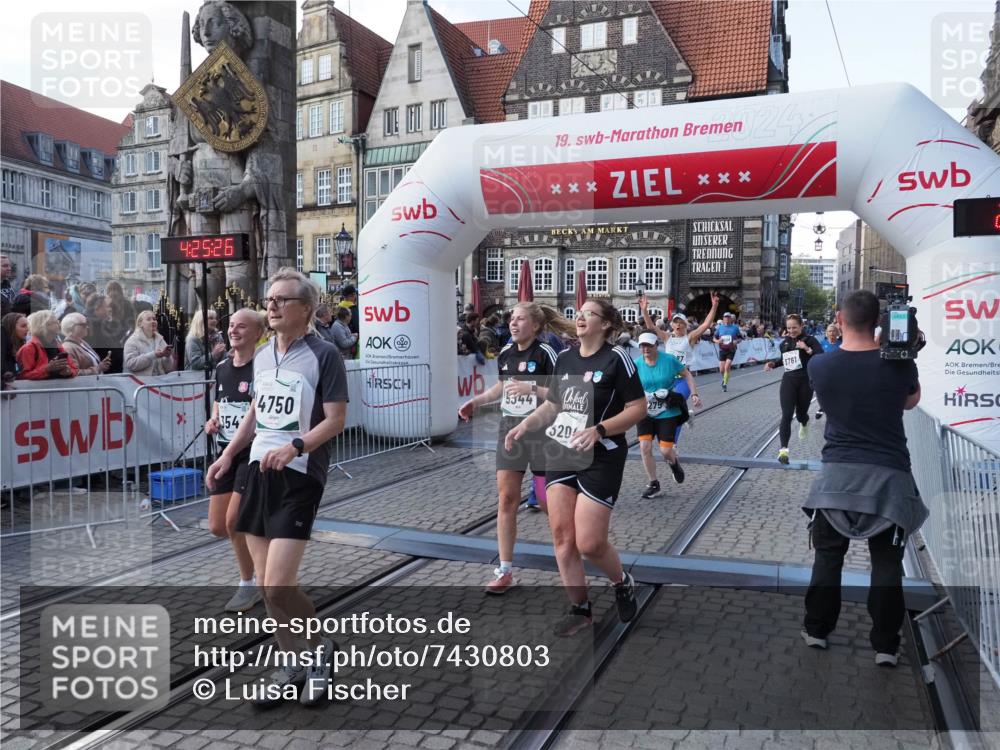 06.10.2024 - 19. swb-Marathon Bremen Luisa Fischer http://msf.ph/oto/7430803 06.10.2024 13:55:26 Ziel 643, 2275, 2700, 3010, 3081, 3204, 3541, 3761, 3987, 4230, 4750, 5344, 6558, 6887 meine-sportfotos.de