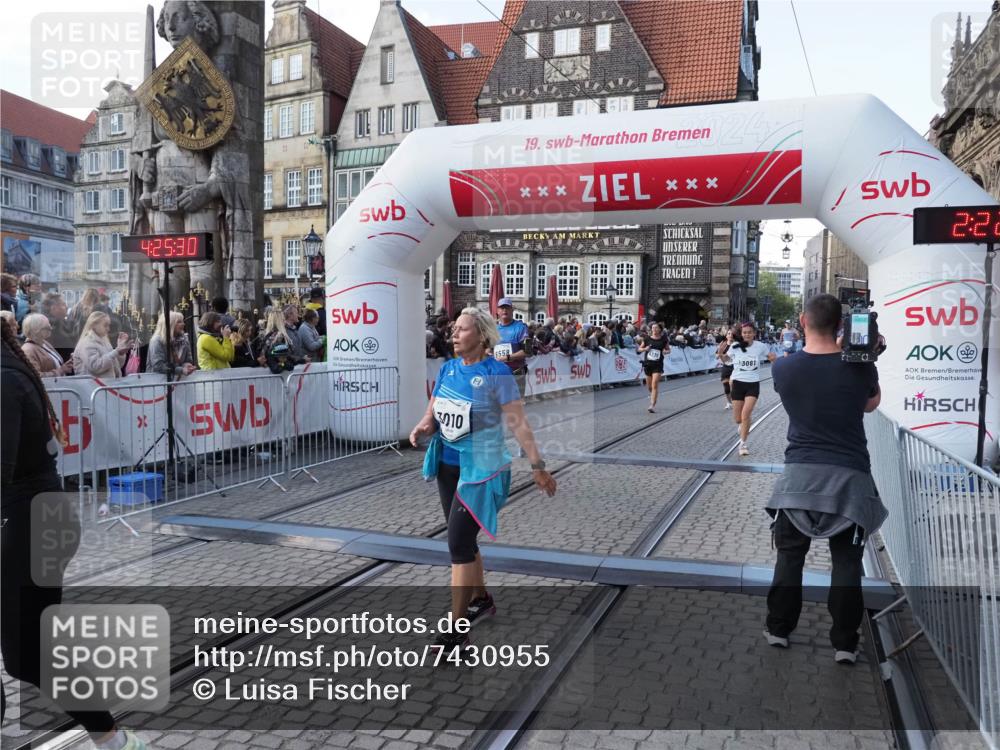 06.10.2024 - 19. swb-Marathon Bremen Luisa Fischer http://msf.ph/oto/7430955 06.10.2024 13:55:30 Ziel 643, 2121, 2275, 2700, 3010, 3081, 3204, 3541, 3730, 3761, 4230, 5313, 5344, 6558, 6887 meine-sportfotos.de