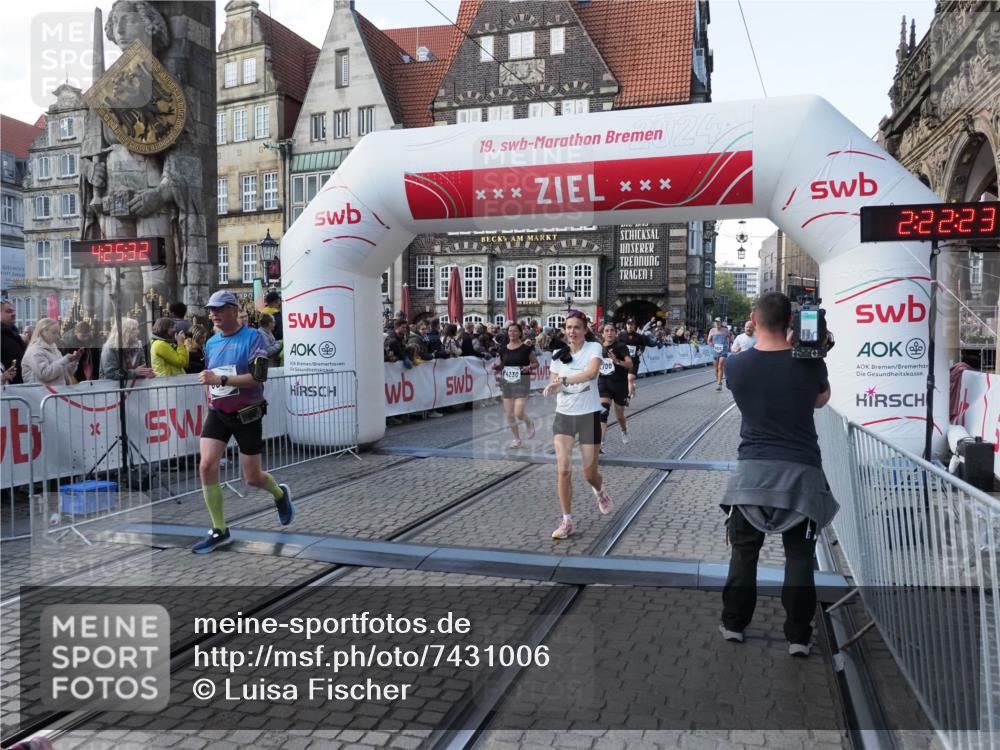 06.10.2024 - 19. swb-Marathon Bremen Luisa Fischer http://msf.ph/oto/7431006 06.10.2024 13:55:32 Ziel 2121, 2700, 3010, 3081, 3730, 3761, 4230, 5313, 6558, 6887 meine-sportfotos.de
