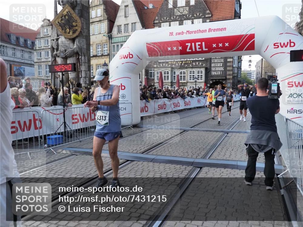 06.10.2024 - 19. swb-Marathon Bremen Luisa Fischer http://msf.ph/oto/7431215 06.10.2024 13:55:40 Ziel 877, 942, 1264, 2057, 2121, 2598, 3730, 3743, 5148, 5257, 5313 meine-sportfotos.de