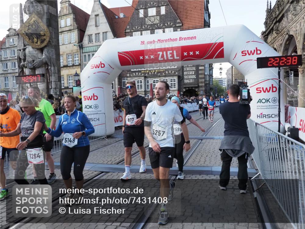 06.10.2024 - 19. swb-Marathon Bremen Luisa Fischer http://msf.ph/oto/7431408 06.10.2024 13:55:47 Ziel 449, 877, 942, 1264, 1521, 2057, 2108, 2517, 2598, 5148, 5257, 5556 meine-sportfotos.de